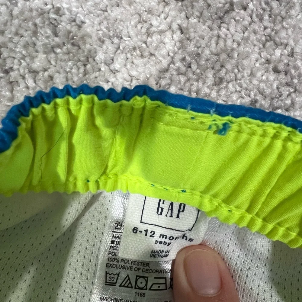 GAP Baby Rash Guard Swim Trunks Set - Picture 4 of 5